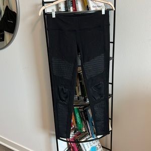 Black patterned Alo leggings